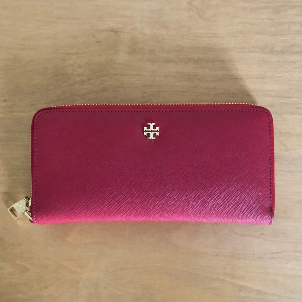 Tory Burch passport holder/wallet